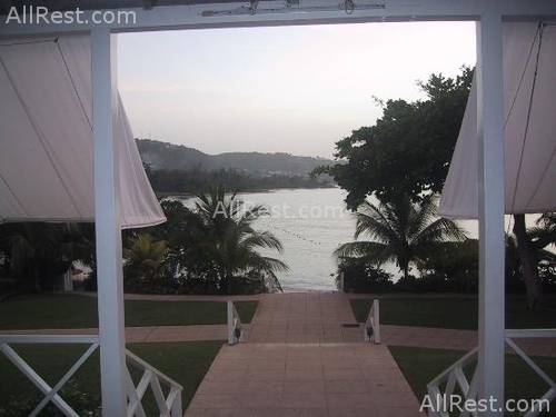 Round Hill Hotel & Villas 34